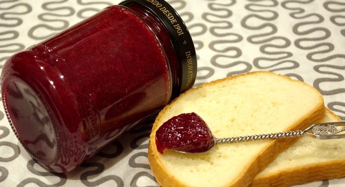 Джем из кизила