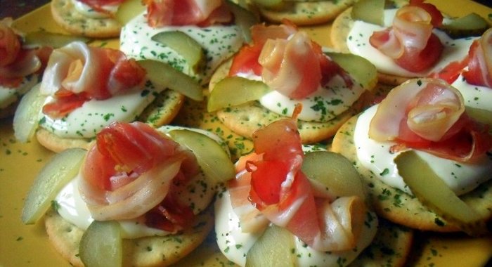 Канапе Айн момент