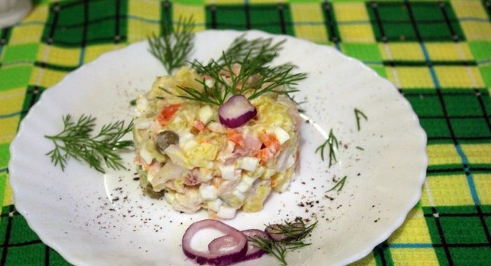 Картофельный салат с кальмарами