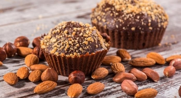 Шоколадные пирожные с карамелью