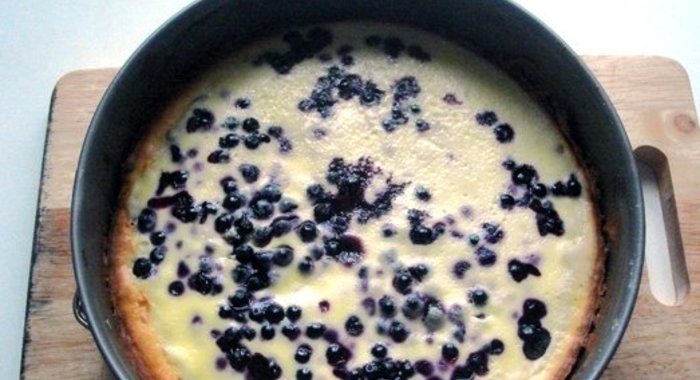 Пирог на кефире с черникой
