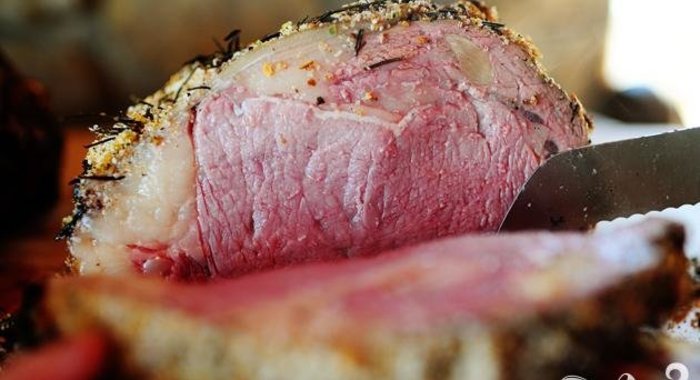 Стейк рибай с розмарином, тимьяном и чесноком