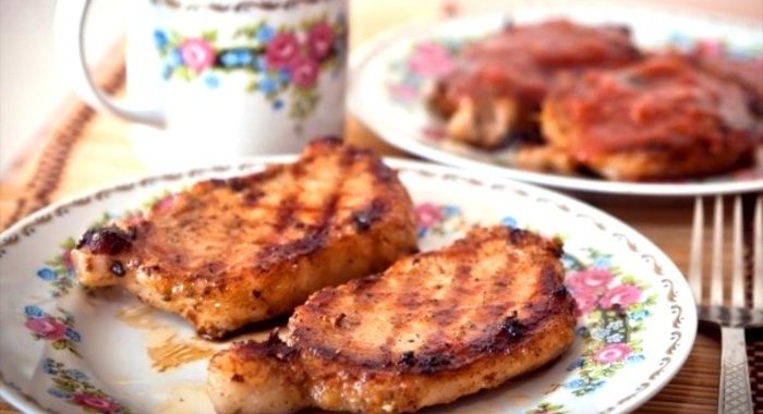 Стейк из свинины со сливовым соусом