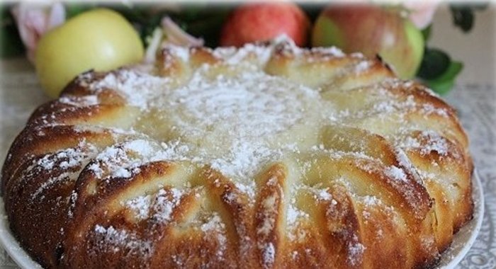 Манник с яблоками