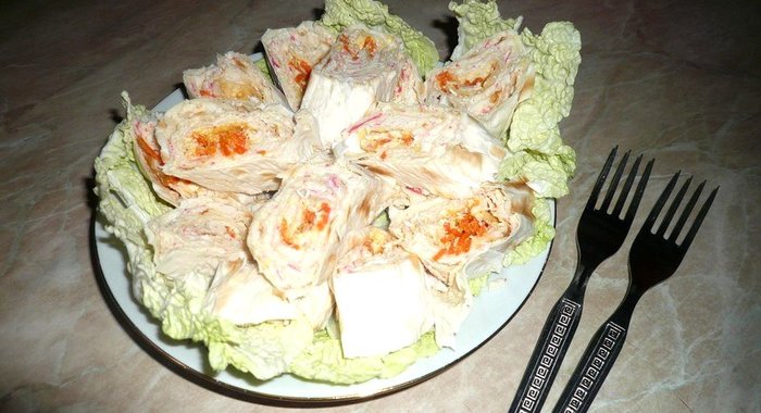 Рулет из лаваша с пикантной начинкой