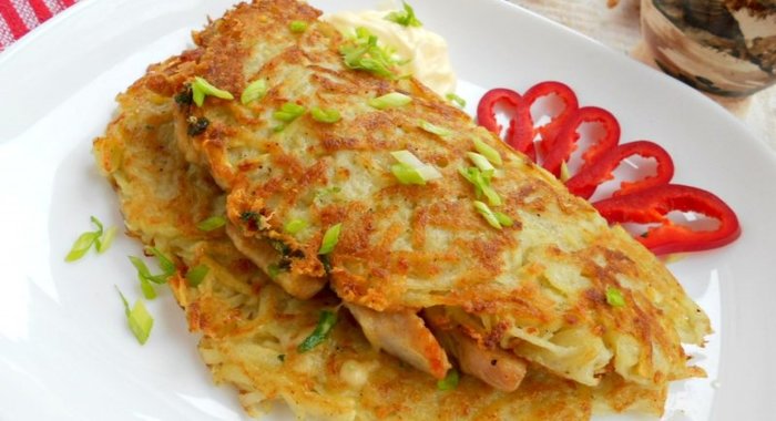 Картофельные лепешки с курицей и сыром