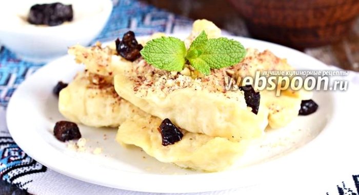 Вареники с черносливом в горшочках