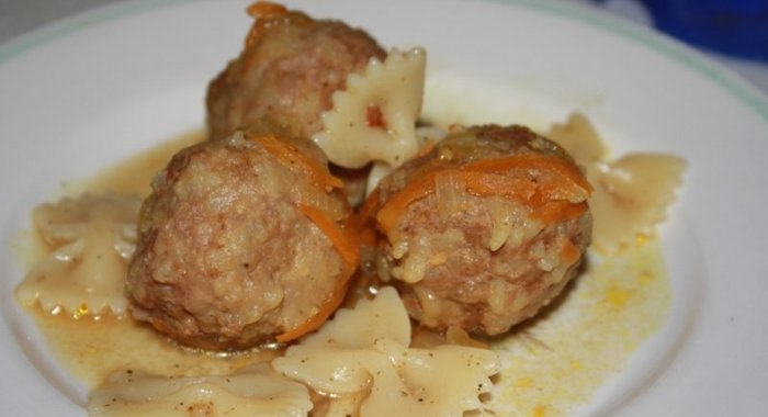 Мясные тефтели с фарфалле