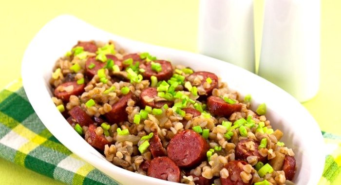 Гречка с сосисками и грибами