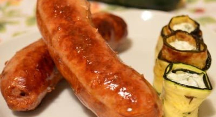 Рулетики из цукини с фетой и колбасками