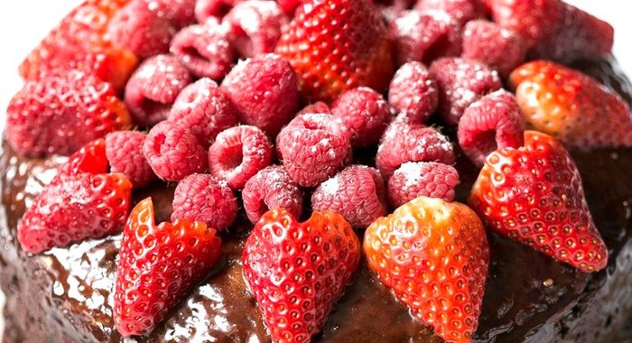 Торт шоколадно-ягодный с маскарпоне