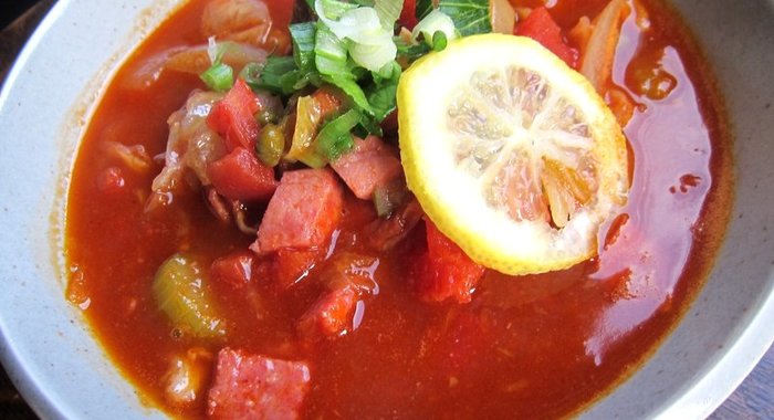 Солянка с оливками и колбасой