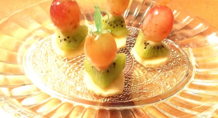 Фруктовые канапе Тропический микс