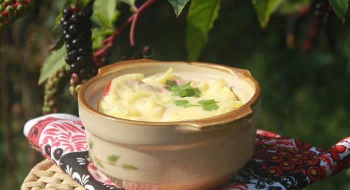 Пельмени в омлете с овощами