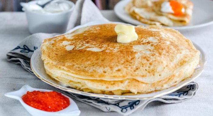 Толстые блины с икрой