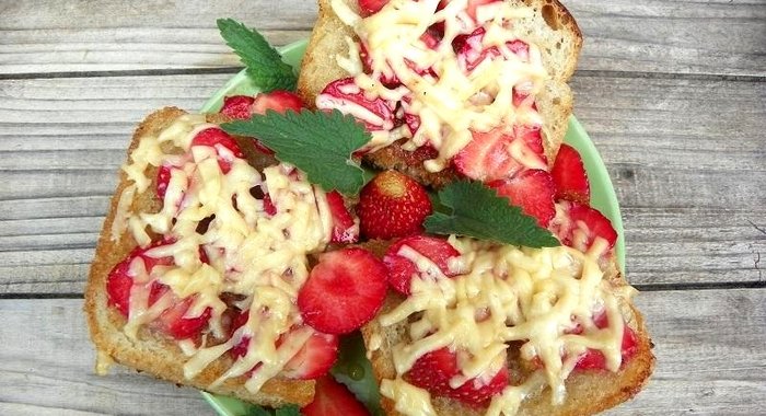 Гренки с клубникой