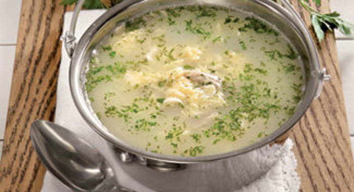 Куриный бульон с яйцом