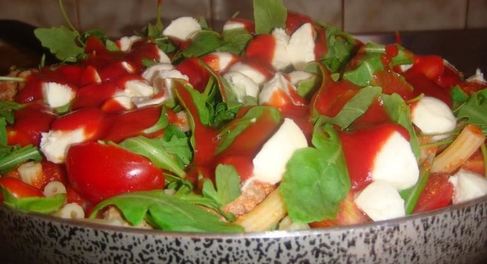 Домашняя паста с фрикадельками и моцареллой