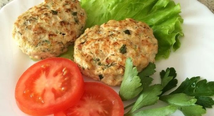 Куриные котлеты с кабачком и зеленью