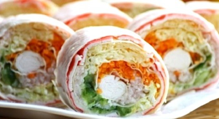 Лаваш с корейской морковкой и крабовыми палочками