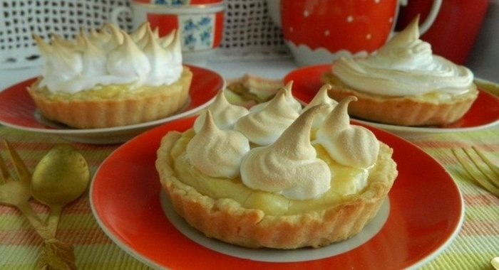 Лимонные пирожные с меренгой