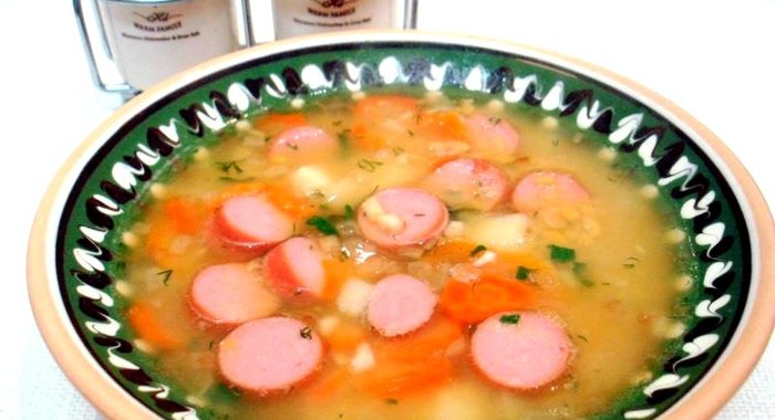 Гороховый суп с пулукопчеными сосисками
