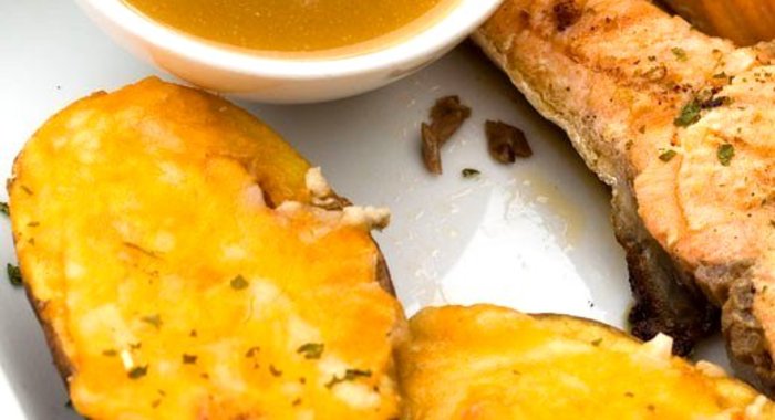 Горячие бутерброды из ржаного хлеба с брокколи и чеддером