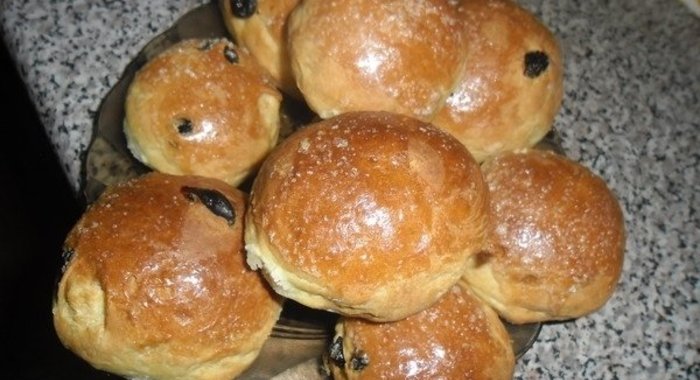 Булочки с изюмом