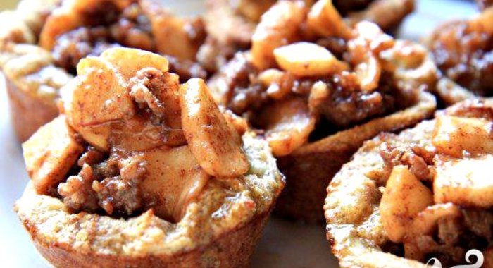 Французские тосты с яблоками и колбасой