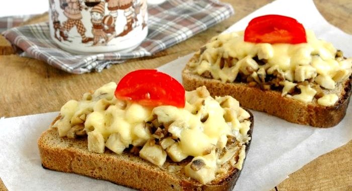 Гренки с грибами