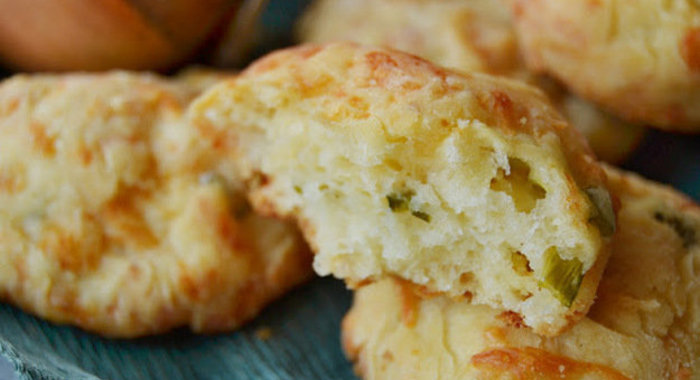 Сырное печенье с зеленым луком