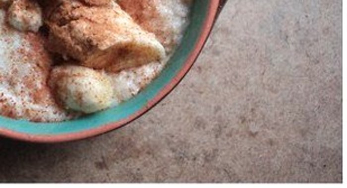 Овсянка на банановом молоке с корицей