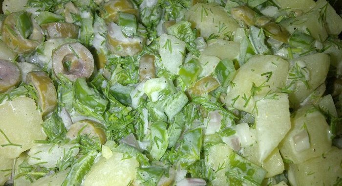 Картофельный салат с маслинами
