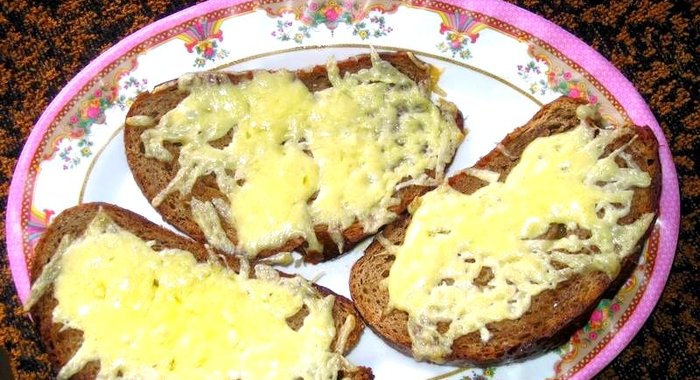 Горячие бутерброды с сыром в духовке