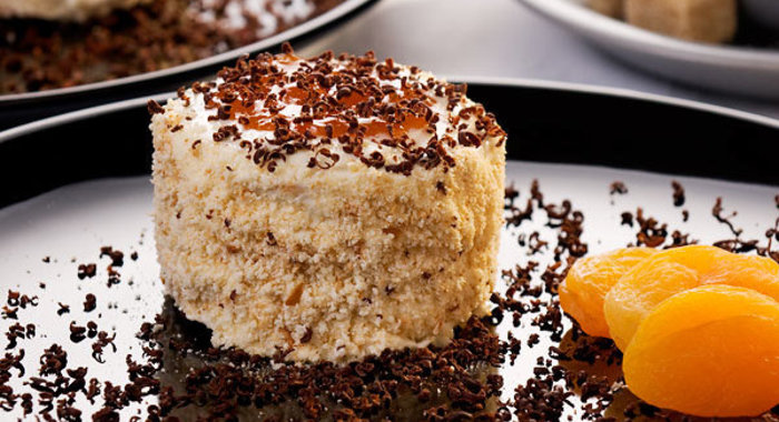 Ароматное абрикосовое пирожное