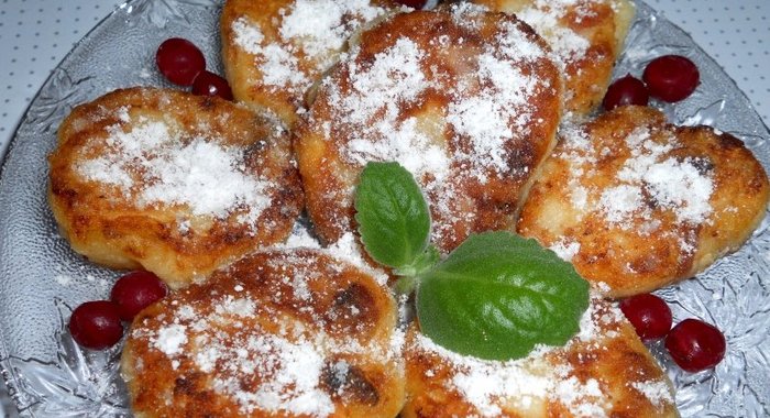 Сырники с сухофруктами и яблоком