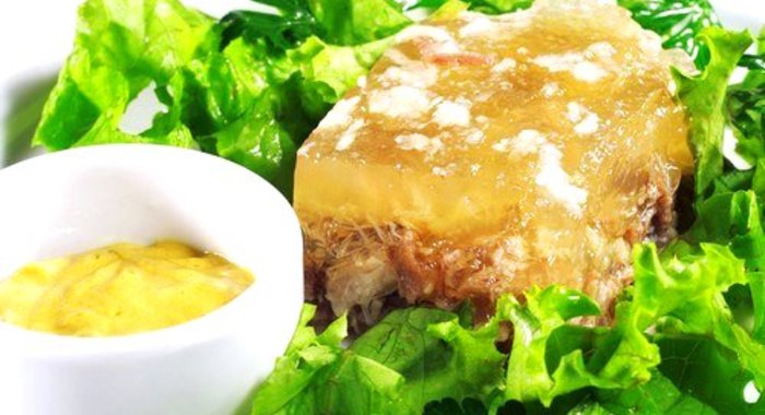 Крепкий костный телячий бульон