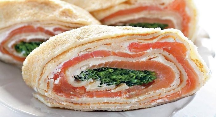 Рулетики с копченым лососем