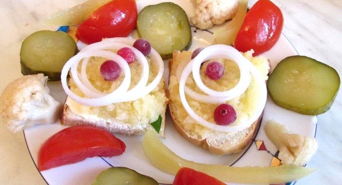 Бутерброды с икрой мойвы