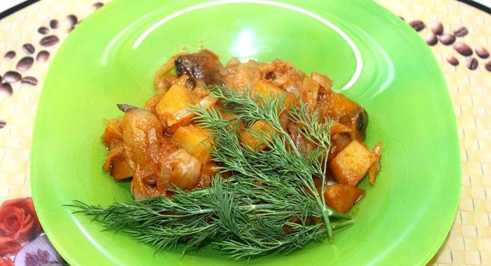 Овощное жаркое в томатном соусе