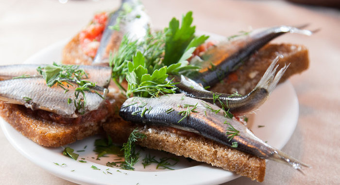 Гренки с килькой