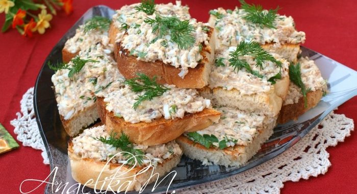 Бутерброды с сардинами и плавленым сыром