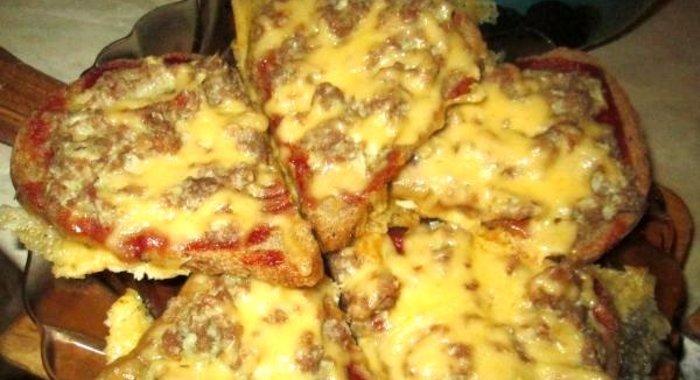 Бутерброды с фаршем в духовке