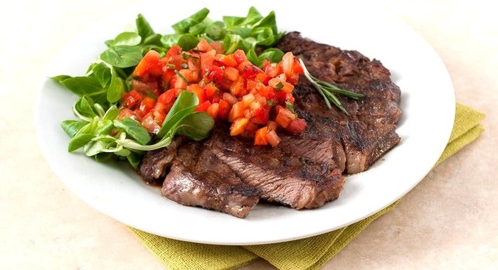 Стейк из австралийской мраморной говядины с чили сальсой