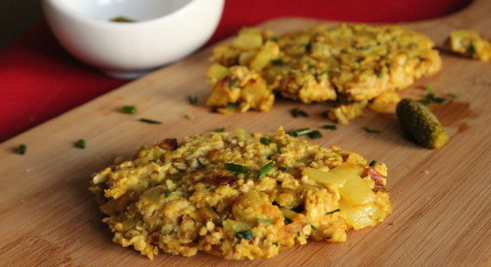 Оладьи из овсянки с луком и карри