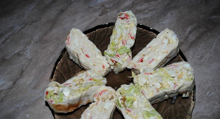 Лаваш с крабовыми палочками и плавленым сыром