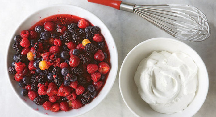 Ягоды с ванильным кремом