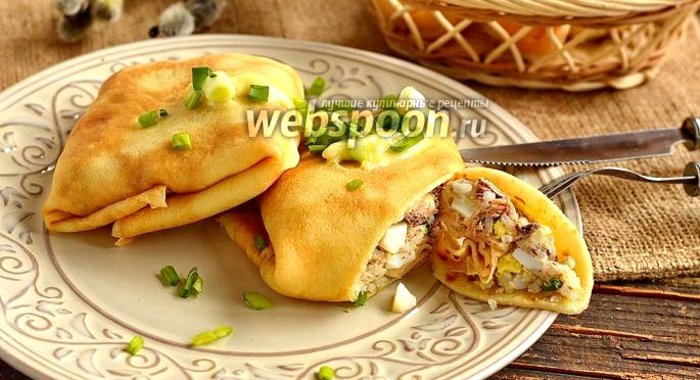 Блины с сардинами в масле, рисом и яйцами