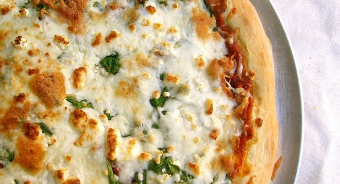 Пицца с сыром Фета