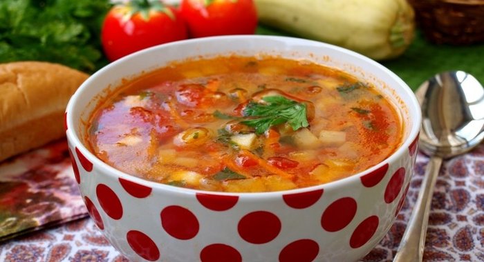 Овощной суп с кабачками и помидорами
